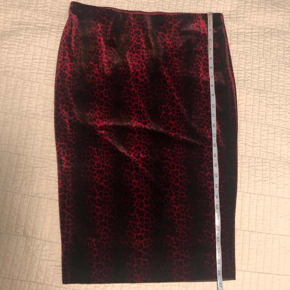 Vince Camuto Red Leopard Velvet Skirt Medium M - Picture 7 of 10